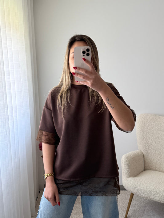 T-shirt com renda