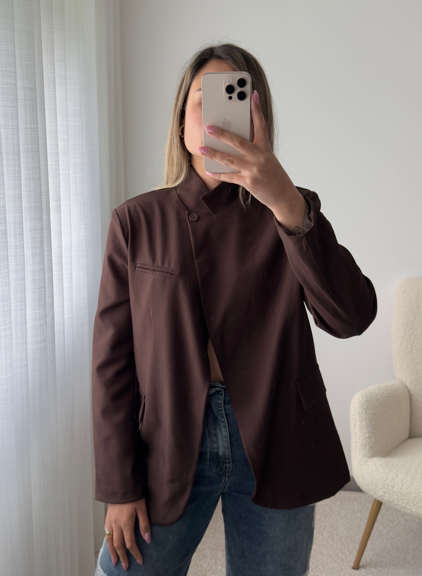 Blazer com botão na gola