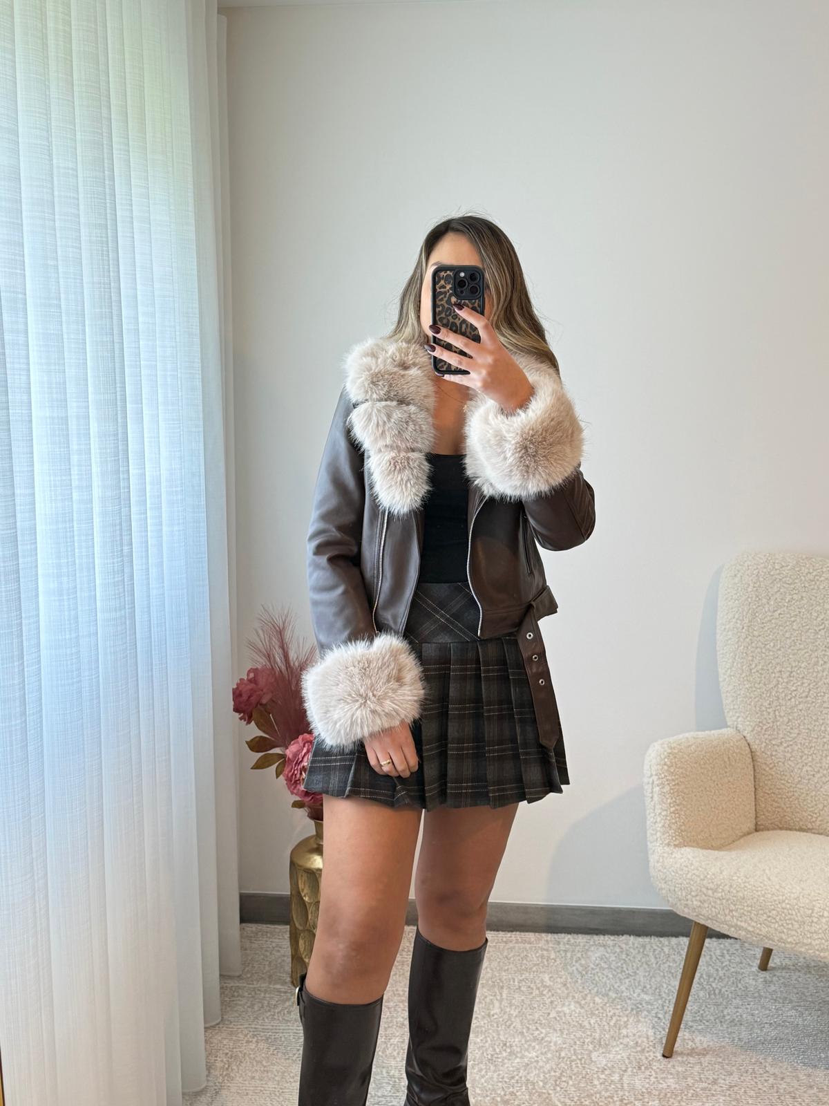 Saia pregas e quadrados