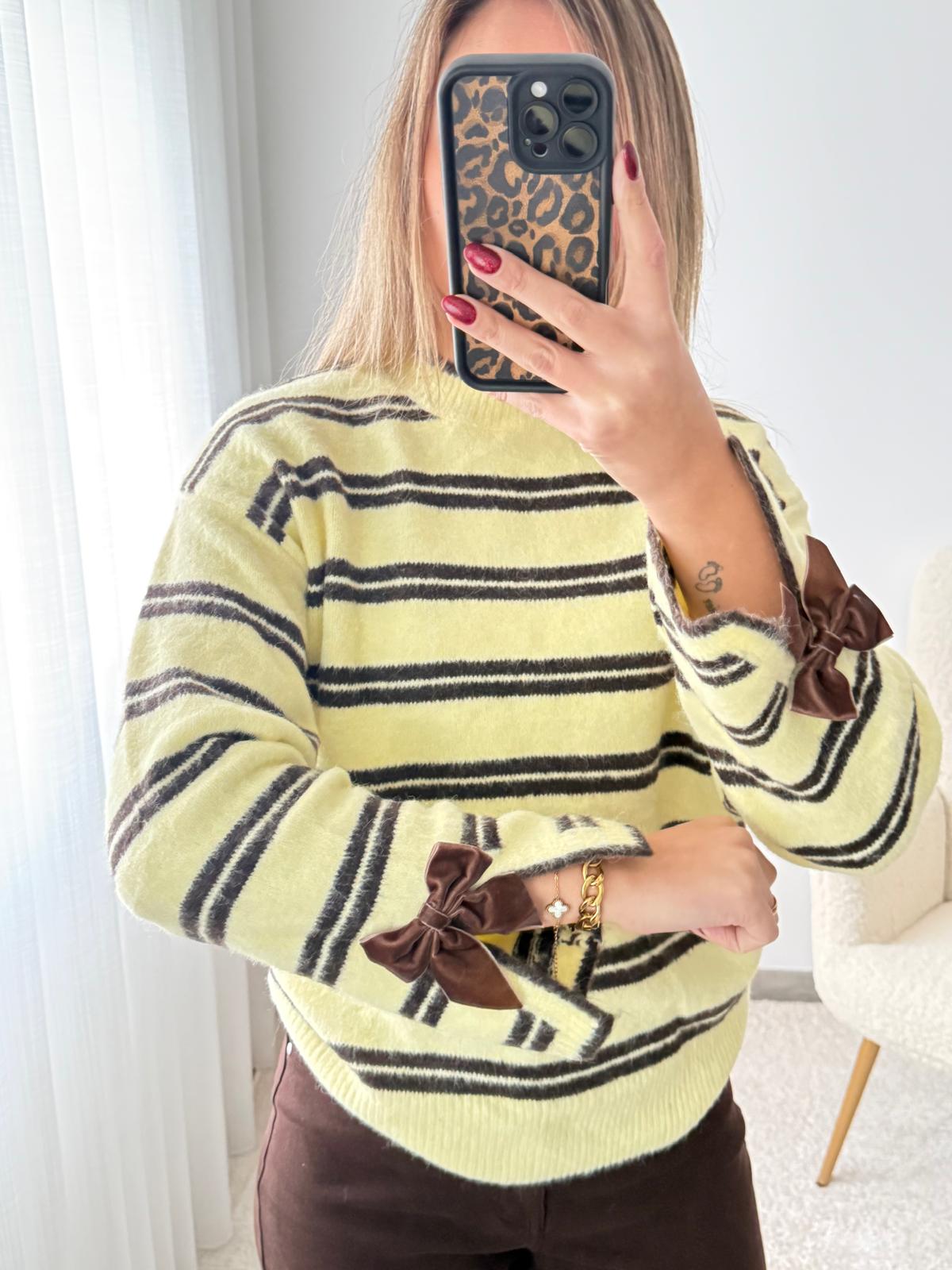 Malha riscada e com laço