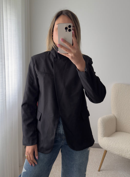 Blazer com botão na gola