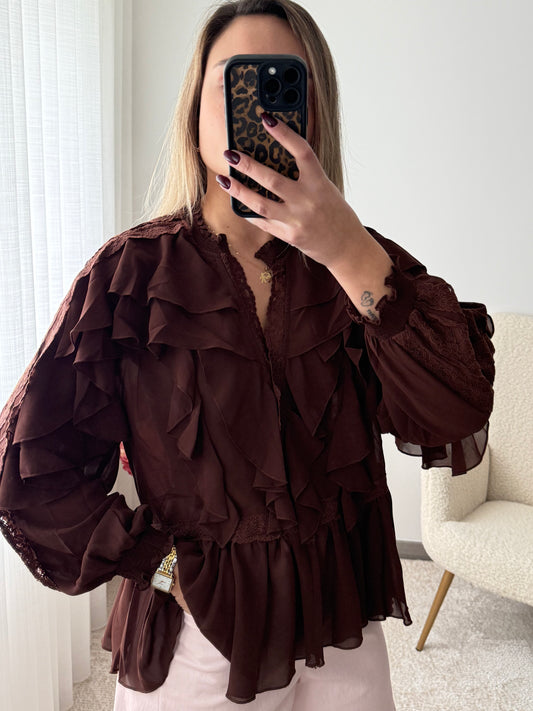 Blusa folhos e renda