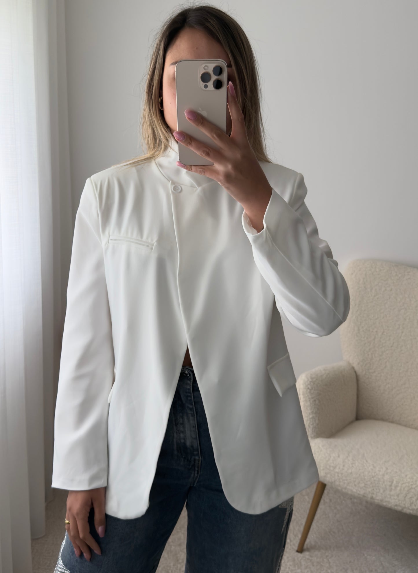 Blazer com botão na gola
