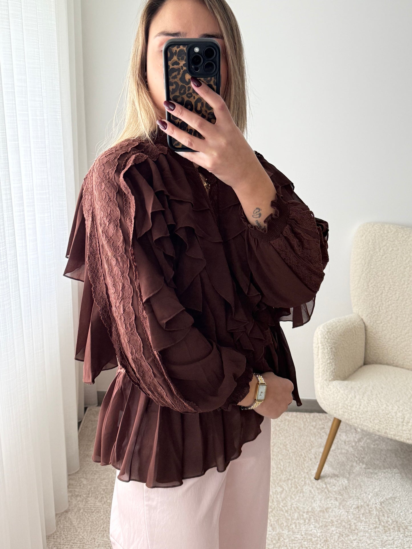 Blusa folhos e renda