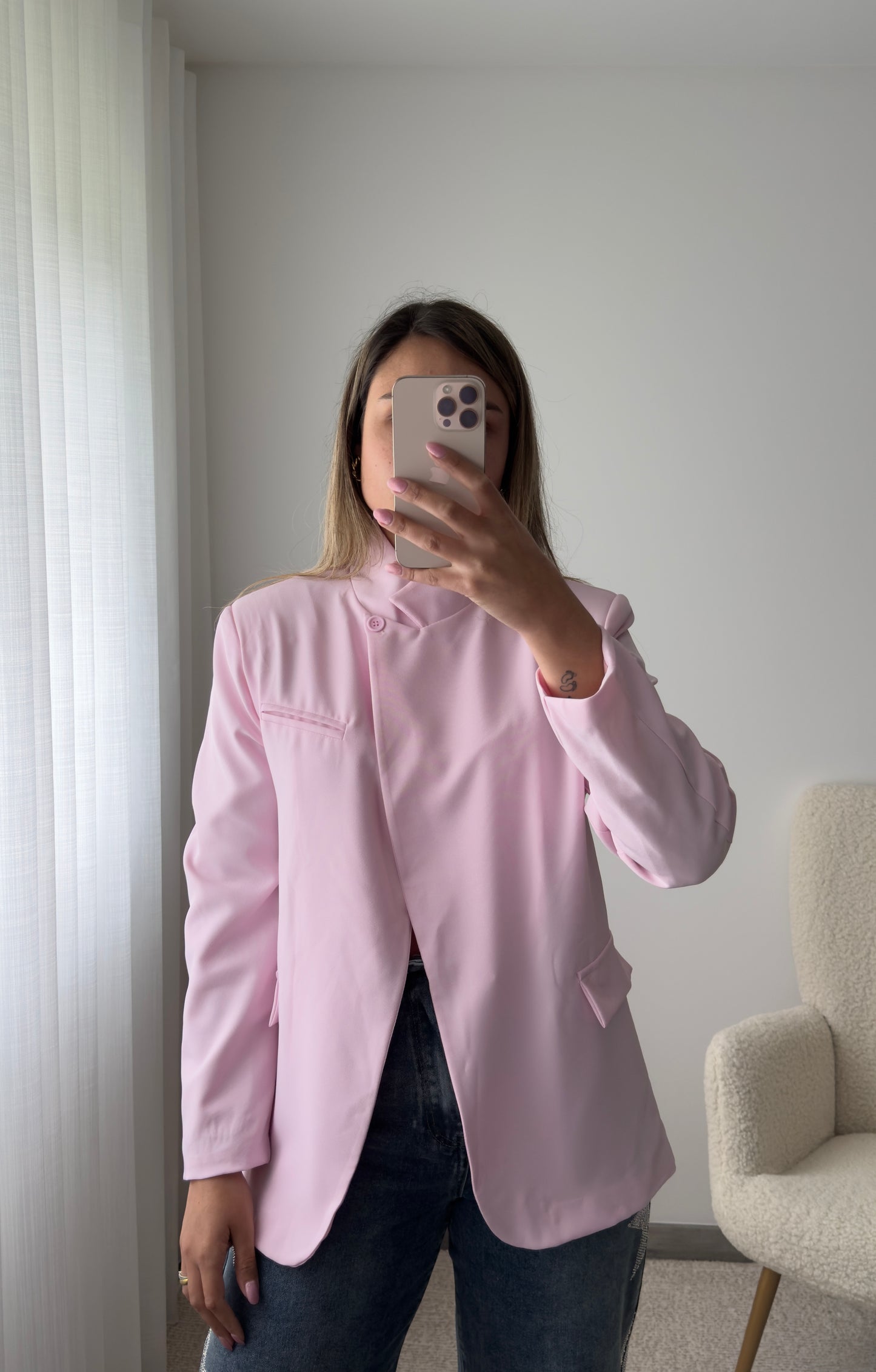 Blazer com botão na gola